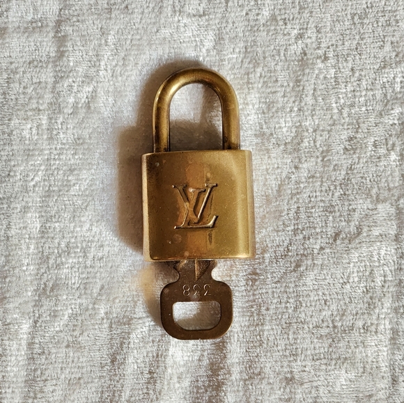 Louis Vuitton Lock and Key - Picture 3 of 3